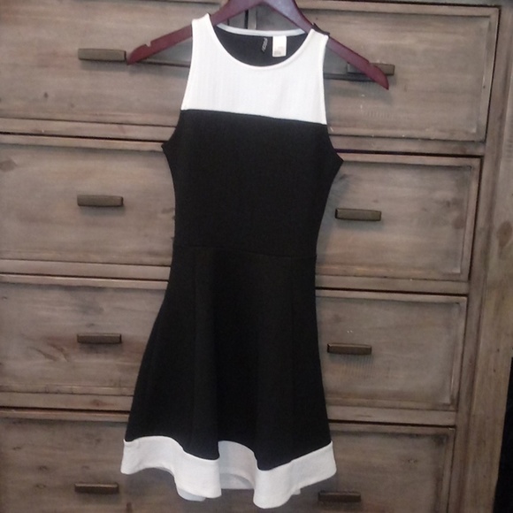 Divided Dresses & Skirts - Black and White Dress with Back Cut-out!